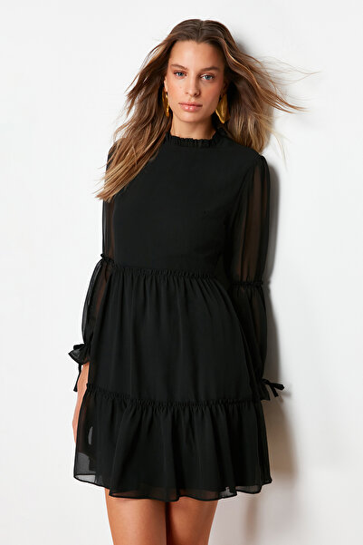 Trendyol Collection Állványgalléros fekete miniruha - ráncolt és bélelt, téli TWOAW20EL0345