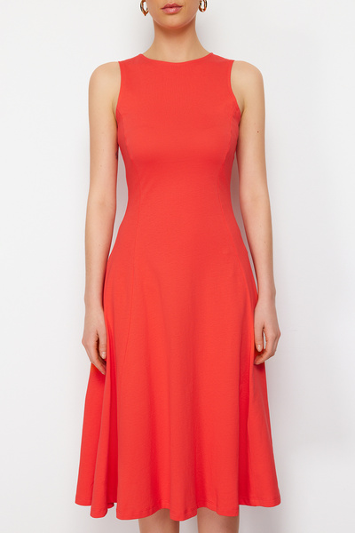 Trendyol Collection Červené 100% bavlněné skater/pas s rozepínáním ke krku, výstřih, midi pletené šaty bez rukávů TWOSS24EL00193