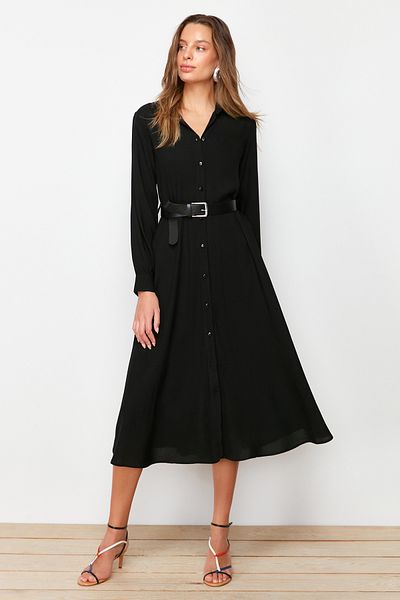Trendyol Collection Schwarzes gewebtes Midi-Hemdkleid mit Gürtel TWOAW21EL1428