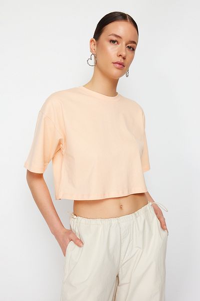 Trendyol Collection Koszulka Premium Knit Crop - 100% bawełny, brzoskwiniowy TWOSS23TS00038