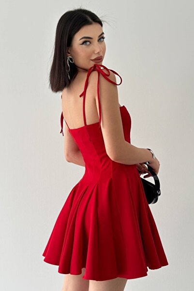 vuvutasarım Atlas Kumaş Bağlama Detaylı Ince Askılı Önü Pensli Prenses Kesim Kırmızı Abiye Elbise 164