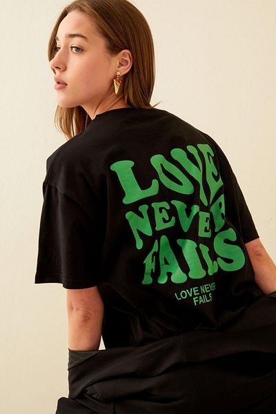 Swist Black Love Never Back Printed Oversize Women's Tshirt