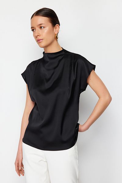 Trendyol Collection Schwarze gewebte Bluse aus Satin mit Stehkragen TWOSS24BZ00443