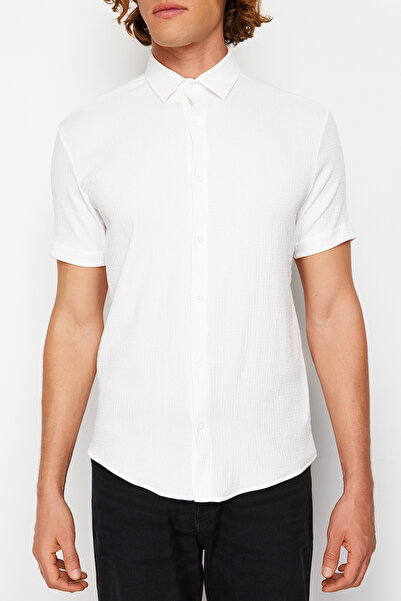 Trendyol Collection Nyári texturált fehér póló - rövid ujjú, normál szabású TMNSS23GO00055