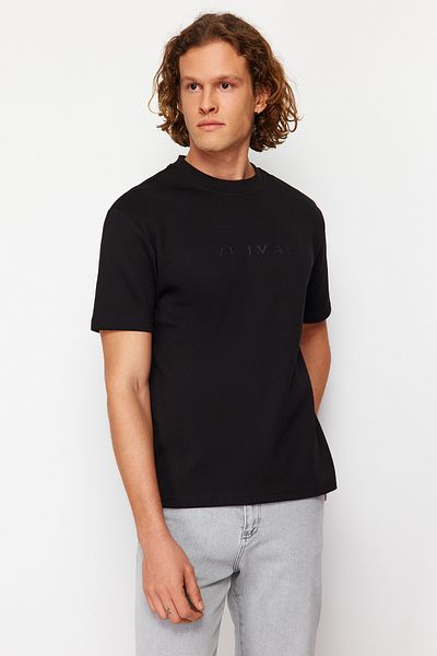 Trendyol Collection Μαύρο μπλουζάκι με κοντό μανίκι με μονόχρωμο ύφασμα TMNSS24TS00114