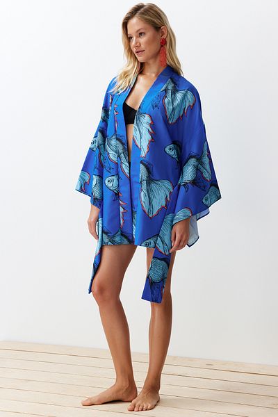 Trendyol Collection Gewebter Mini-Strand-Kimono – Unterwassermuster mit Gürtel und Schwungrad TBESS23KM00024