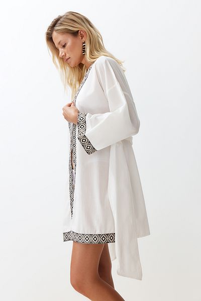 Trendyol Collection Mini tkané plážové kimono a kaftan - bílý pásek TBESS24KM00023