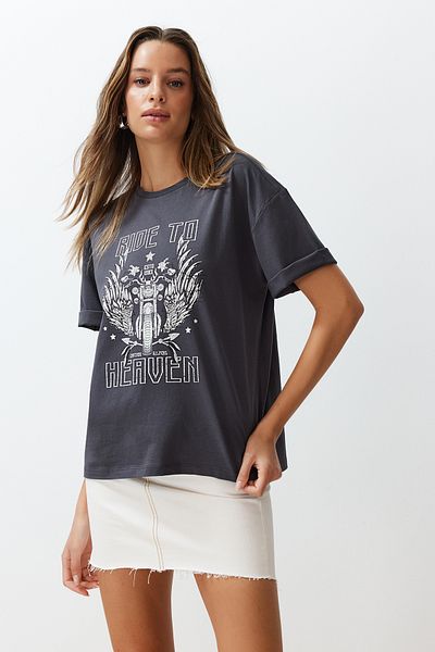 Trendyol Collection Antracit 100% bavlna Potištěný Uvolněný/pohodlný střih Crew Krk Pletené tričko TWOSS24TS00136