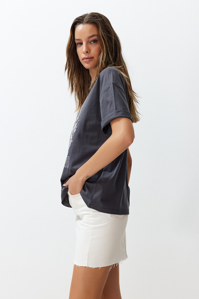 Trendyol Collection Antracit 100% bavlna Potištěný Uvolněný/pohodlný střih Crew Krk Pletené tričko TWOSS24TS00136