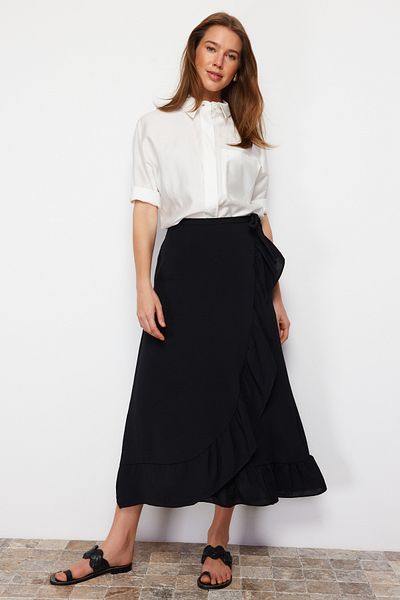 Trendyol Modest Schwarzer Wickelrock mit Volant aus Webstoff TCTSS21ET0579