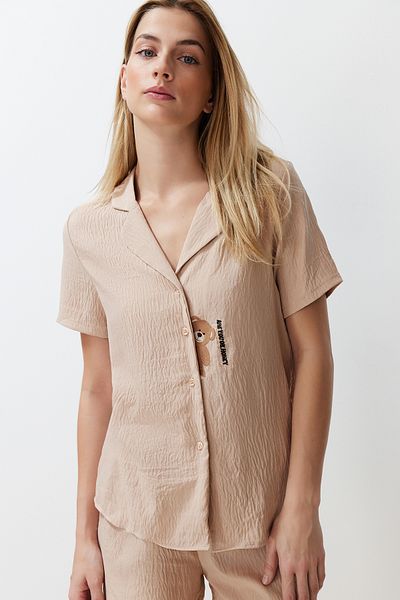 Trendyol Collection Σετ υφαντών πιτζάμες με μπεζ σορτς αρκουδάκι THMSS24PT00182