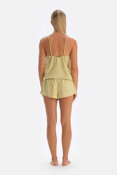 Dagi Shorts aus Satin in Ölgrün