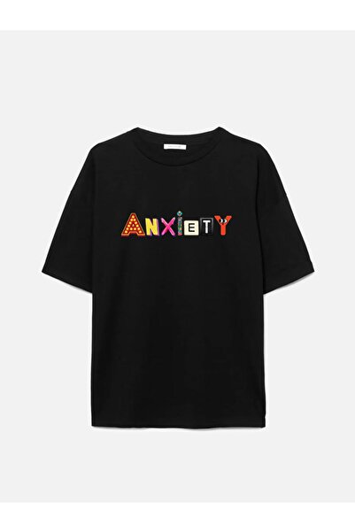 SELF CONTROL Чорна чоловіча футболка з великим коміром, коротким рукавом і принтом «Anxiety»