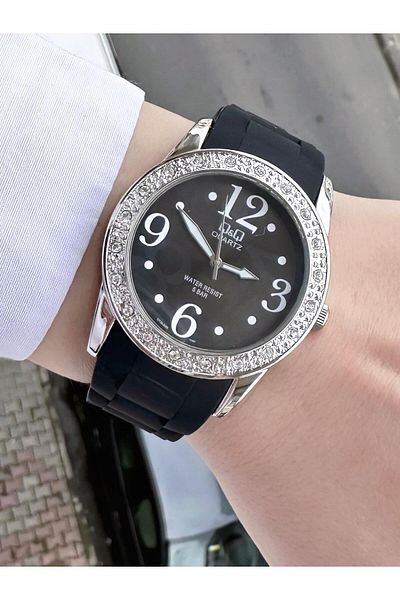Q&Q  Women's Plastic Cord Wristwatch