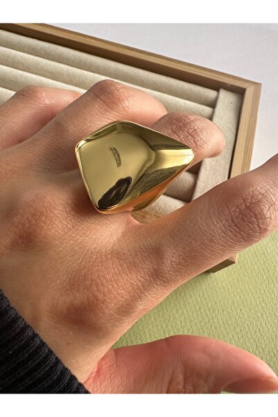 ringbox Gold Bombeli Yamuk Modelli Yüzük