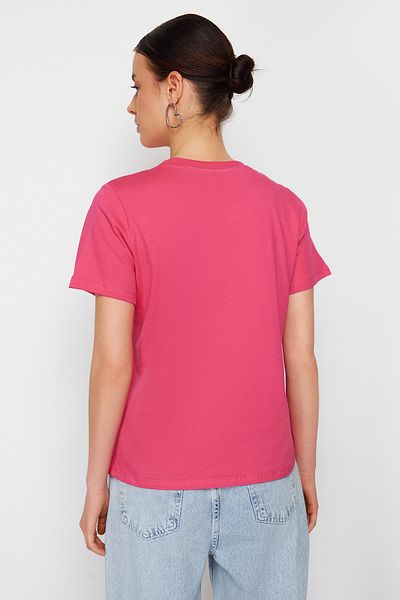 Trendyol Collection Rosa Strick-T-Shirt mit Blatt-/Herzstickerei, 100 % Baumwolle, Regular Fit, TWOSS24TS00124