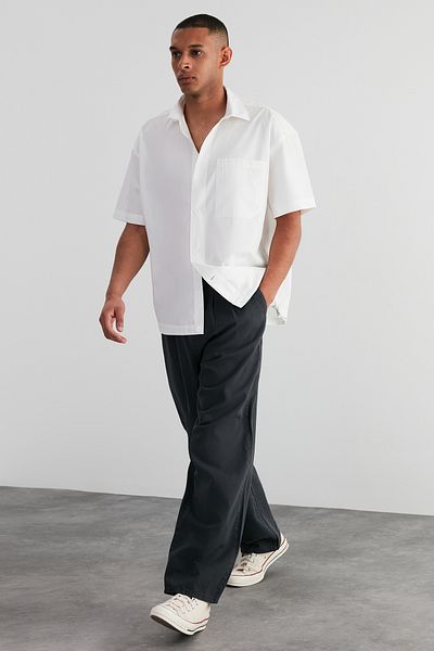 Trendyol Collection Antasit Limited Edition - Hose mit weitem Bein und Taillengürtel TMNSS24PL00009