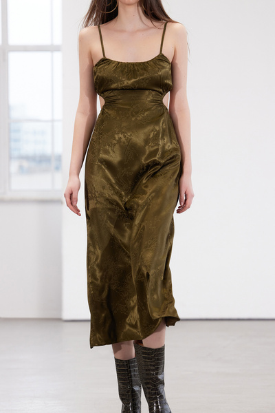 Trendyol Collection Περιορισμένης έκδοσης Χακί με χαμηλή κοπή υφαντό σατέν βραδινό φόρεμα νυχτερινής αποφοίτησης TPRSS24EL00127