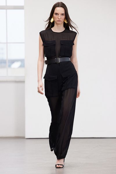 Trendyol Collection Limitovaná edice černá šifonová kombinéza - detail opasku, tkaný TPRSS24TU00009