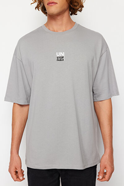 Trendyol Collection Šedé oversize bavlněné tričko s potiskem textu - TMNSS23TS00172