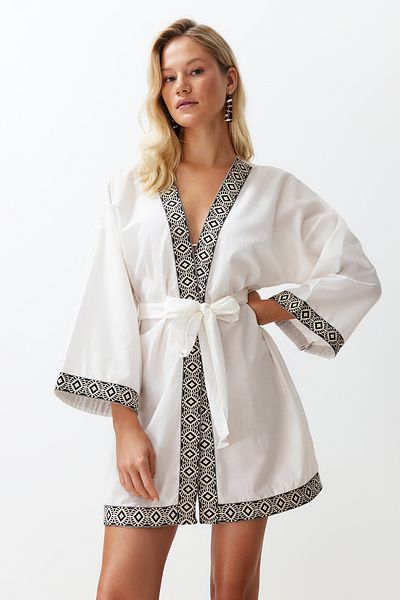 Trendyol Collection Mini tkané plážové kimono a kaftan - bílý pásek TBESS24KM00023