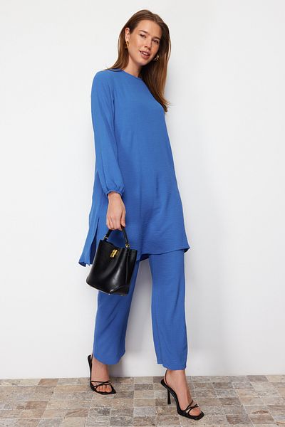 Trendyol Modest Indigoblaues Aerobin-Set aus Tunika und Hose mit elastischen Ärmeln und weitem Bein, gewebt TCTSS22US0023