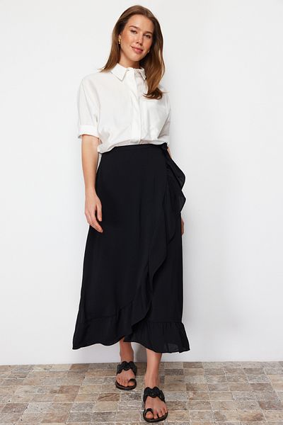 Trendyol Modest Schwarzer Wickelrock mit Volant aus Webstoff TCTSS21ET0579