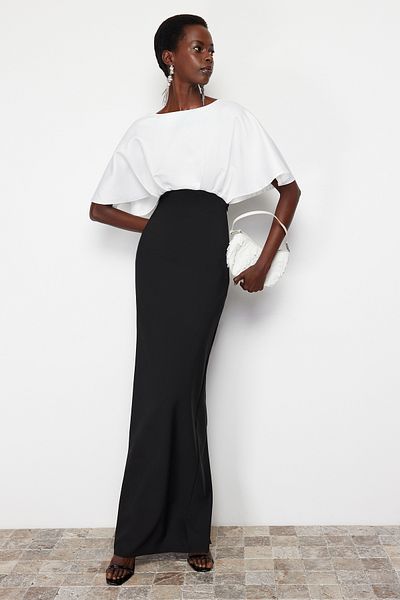 Trendyol Collection Schwarz-weißes, detailliertes, gewebtes, langes, stilvolles Abendkleid aus mattem Satin TPRSS24AE00025
