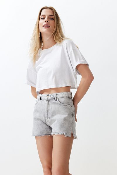 Trendyol Collection Graue, zerrissene Denim-Shorts TWOSS24SR00058
