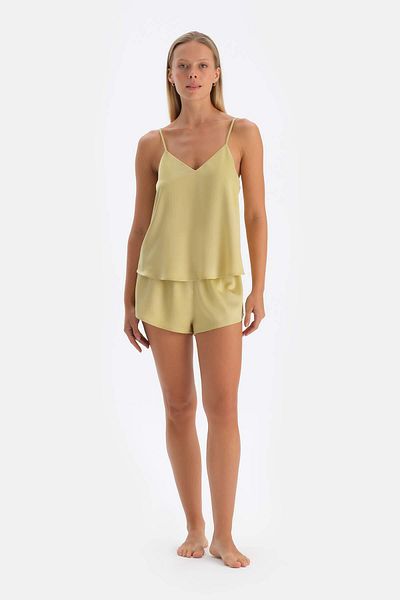 Dagi Shorts aus Satin in Ölgrün