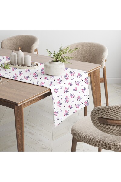 Karma Home عداء أبيض مطبوع رقميًا بنمط زهرة أرجوانية وردية