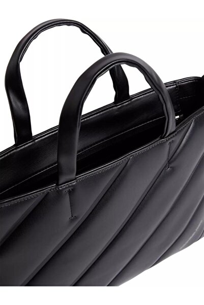 Calvin Klein QUILTED MINI SLIM TOTE26
