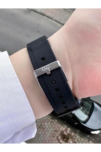 Q&Q  Women's Plastic Cord Wristwatch