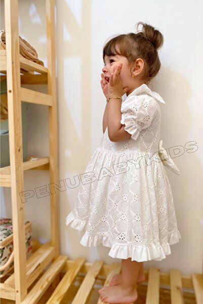 Beyaz Fisto Elbise 👗 - Şıklığı ve Rahatlığı Birleştirir