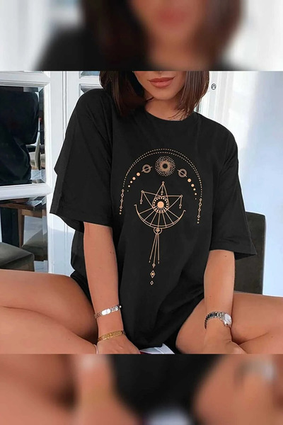 oneagılyazı تي شيرت أسود مطبوع بمقياس كبير الحجم