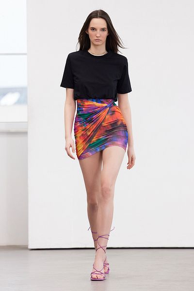Trendyol Collection Schwarzes, gerafftes, dehnbares Wickel-Minikleid aus Strick in limitierter Auflage TWOSS24EL00561