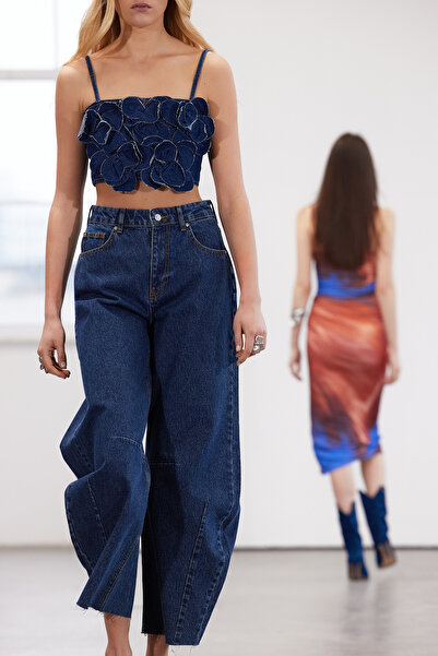 Trendyol Collection Balónové džíny s vysokým pasem – tmavě modré, detail prošívání, udržitelnější TWOSS24JE00141