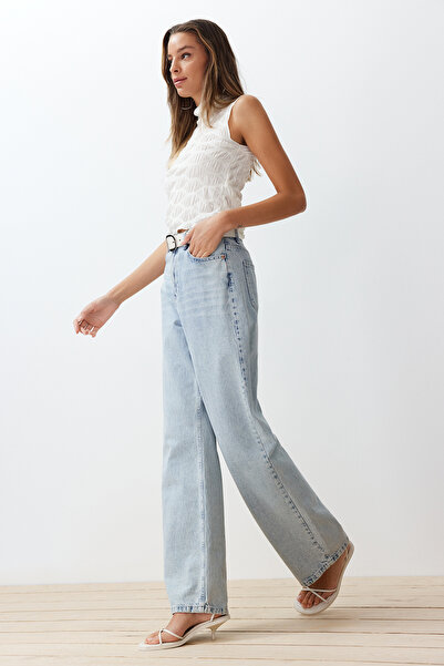 Trendyol Collection Ecru High Collar Fitted Crop Textured Stretchy Knitted Blouse TWOSS24BZ00294