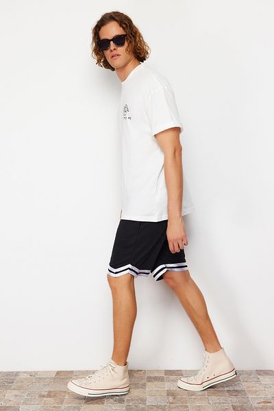 Trendyol Collection Black Shorts with Wide Leg and Stripe Detail - Regular Fit, Rubber Waist TMNSS24SR00030