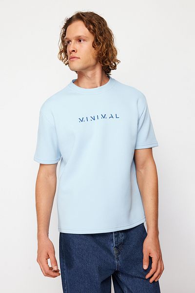 Trendyol Collection Υπερμεγέθη μπλε φουσκωτό μπλουζάκι - Τυπωμένο κείμενο, κοντό μανίκι, σκληρό ύφασμα - TMNSS24TS00114
