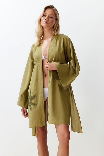 Trendyol Collection Ölgrüner Mini-Kimono und Kaftan aus 100 % Baumwolle mit Gürtel, Stickereien und Stickereien TBESS24KM00008