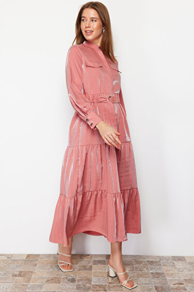 Trendyol Modest Αποξηραμένο τριαντάφυλλο, γυαλιστερή σατέν ζώνη, Λεπτομερές, υφαντό φόρεμα με φούστα TCTSS24EB00169