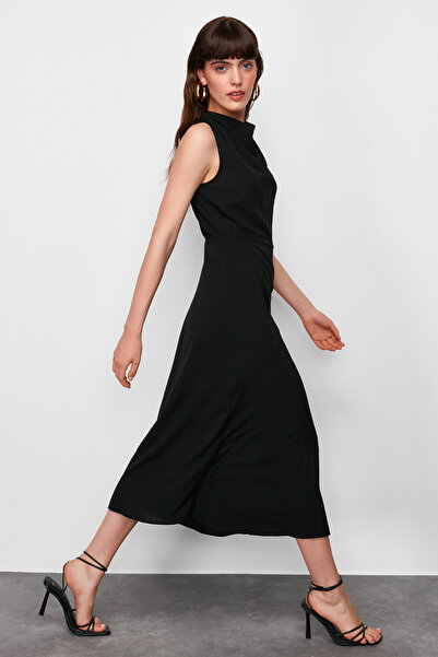 Trendyol Collection Detail střihu sukně s černým límečkem Degaje Midi tkané šaty TWOSS24EL00390