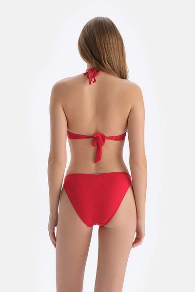 Dagi Bedecktes rotes Bikinioberteil