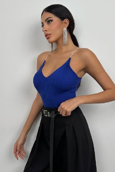 lovebox Жіноча трикотажна блузка з кам'яною деталлю - бретелями, спеціальний дизайн 24S58002