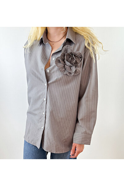 Modaonna Çiçek broşlu çizgili gömlek