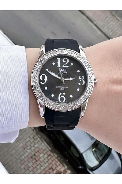 Q&Q  Women's Plastic Cord Wristwatch