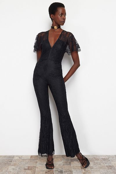 Trendyol Collection Detailní tkaný overal s černým krajkovým límcem TPRSS24TU00007