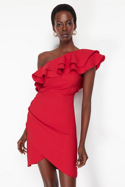 Trendyol Collection Červené nařasené tkané krátké stylové večerní šaty s jedním rukávem Noční šaty pro návrat domů TPRSS24EL00013