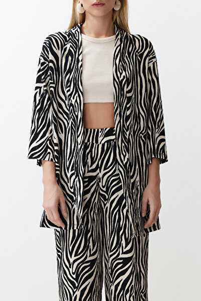 Trendyol Collection Μαύρο εμπριμέ άνετο και ελαστικό κιμονό σετ πλεκτό πάνω και κάτω μέρος TWOSS24AU00103